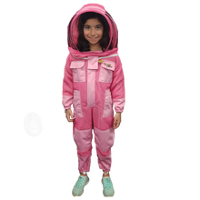 Cargar imagen en el visor de la galería, 3-Layer Children&#39;s Pink Beekeeping Suit with 2 Fencing Veils - Ideal for Young Beekeepers
