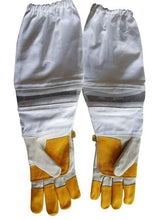 Afbeelding in Gallery-weergave laden, Oz Armour Extra Strength Professional Quality Beekeeping Gloves UK OZ ARMOUR
